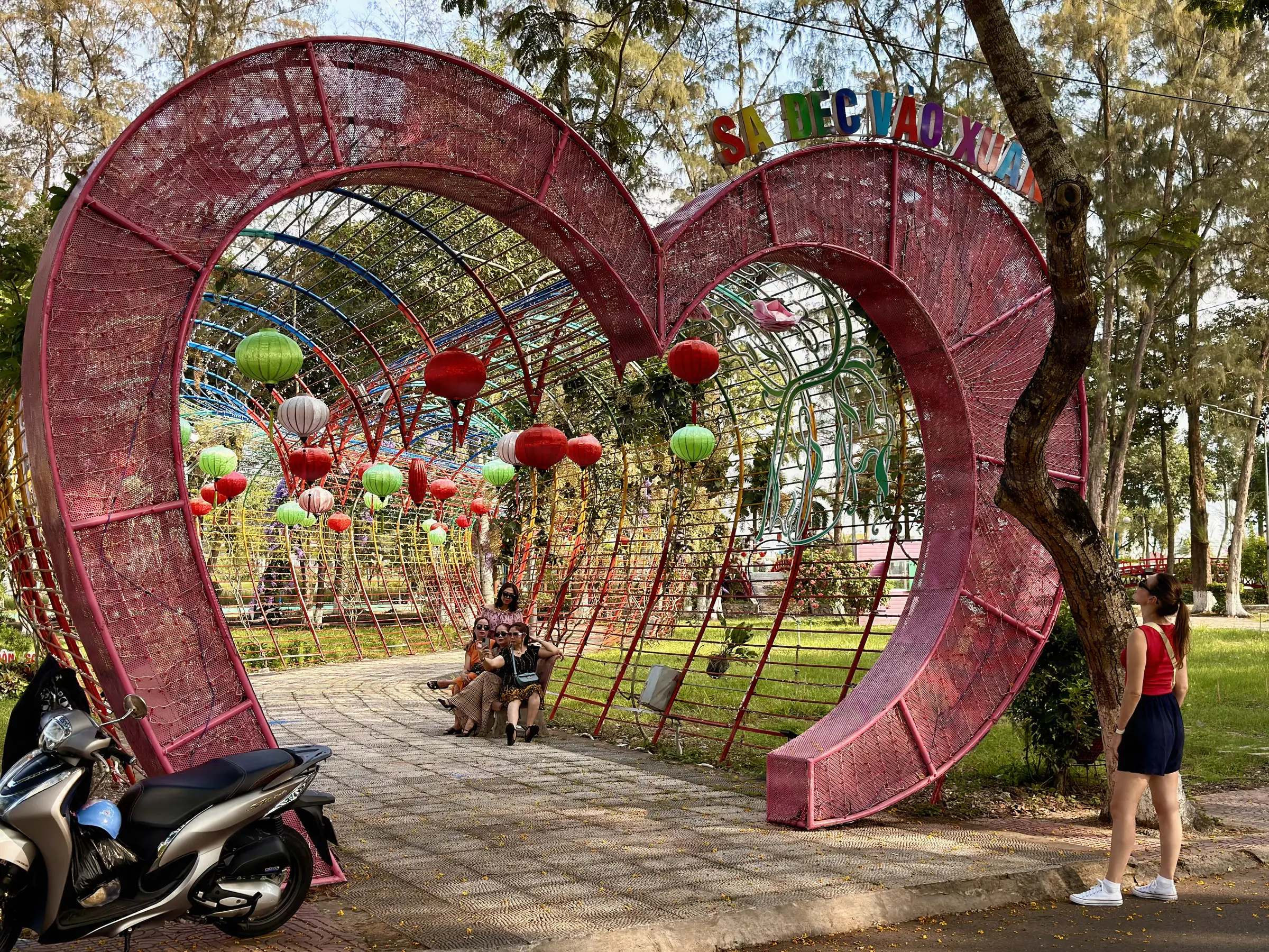 The love path, a 60-meter-long decorative archway in Sa Đéc Town Park