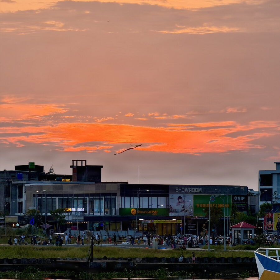 Rạch Giá at sunset, and kites over the field by the waterfront.