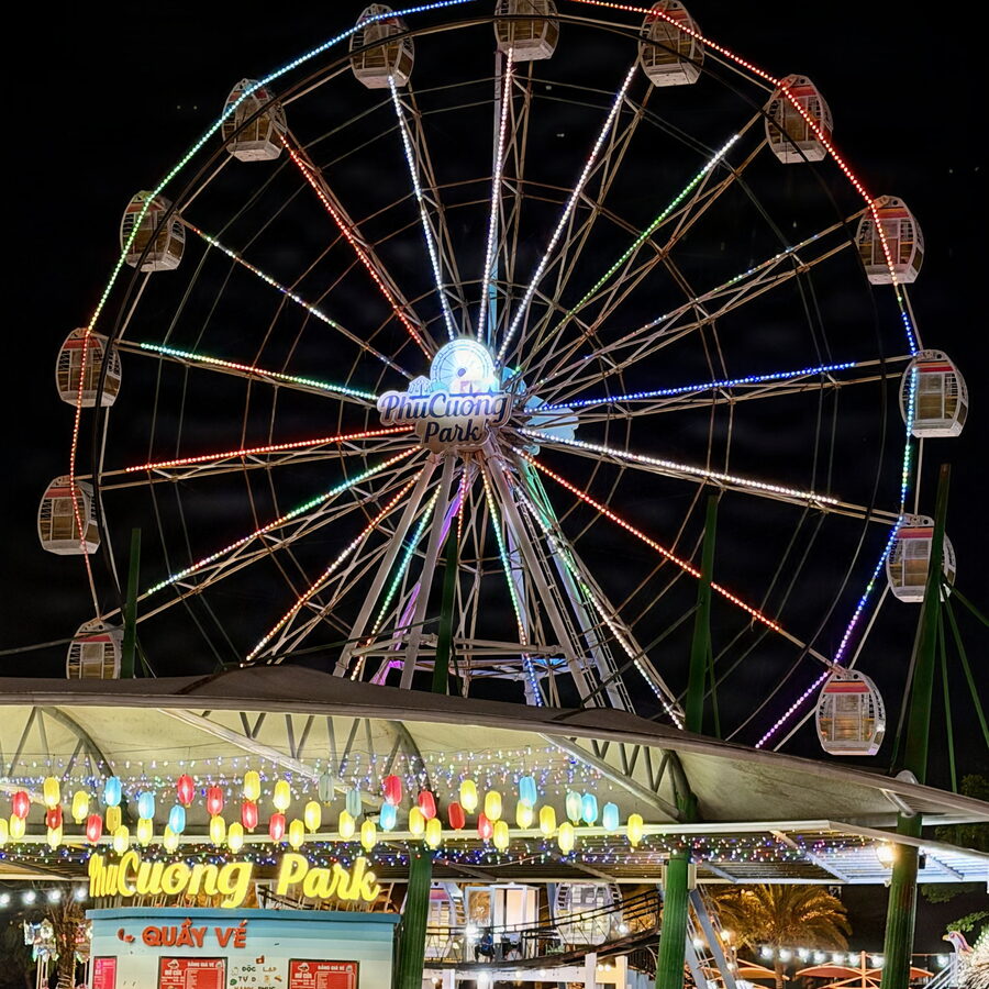 The Phú Cường amusement park and night market street food.